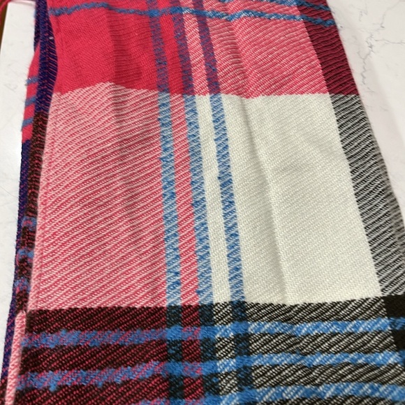 Beautiful Winter Scarf Great Condition - Picture 8 of 8